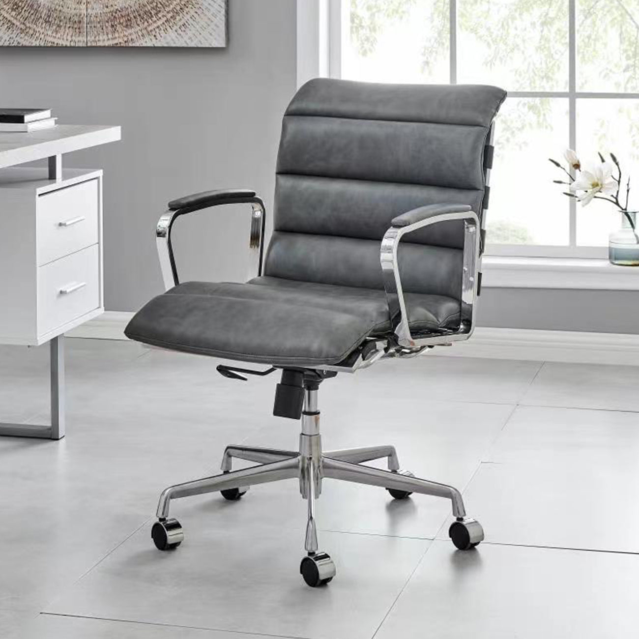 Modern swivel office desk chair luxury executive boss ergonomic computer chair armrest brown color metal frame office chair